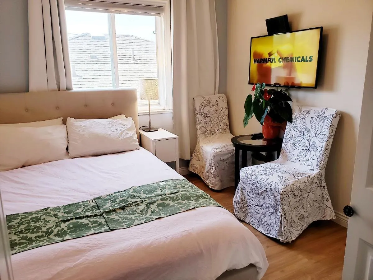 Lisa'S Lovely Little House فانكوفر منزل للإقامة